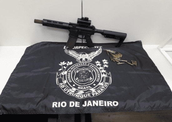 Polícia Federal prende homem com fuzil e munições na Rodovia Dutra