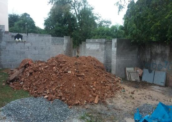 Prefeitura remove construção irregular no Pimentas