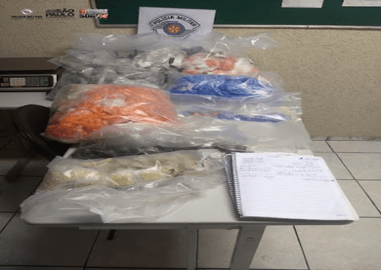 PM desmantela refinaria de drogas no Jardim Marilena