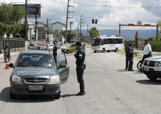 Justiça de SP suspende restrição do acesso de turistas ao litoral