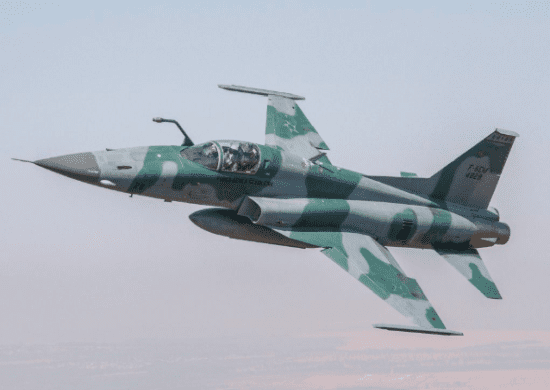 O dia que um caça F-5 foi gravado treinando em Guarulhos
