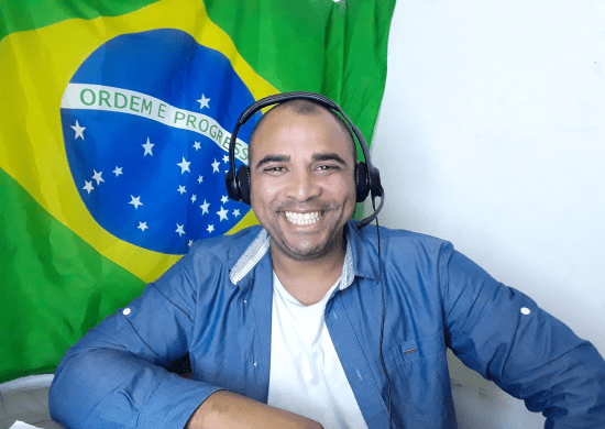 PF apreende computador e celular de blogueiro guarulhense