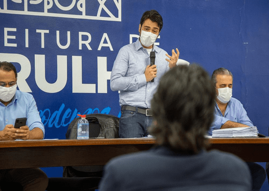 Em reunião com a ACE, prefeito Guti apresenta planos para retomada econômica