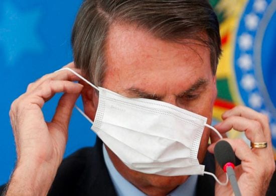 Bolsonaro desobriga uso de máscaras em presídios