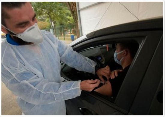 Vacinação contra gripe e sarampo no drive-thru do Bosque Maia vai até o dia 24