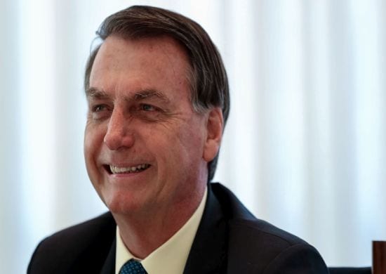 Bolsonaro promete anúncio de novo ministro da Educação nesta sexta