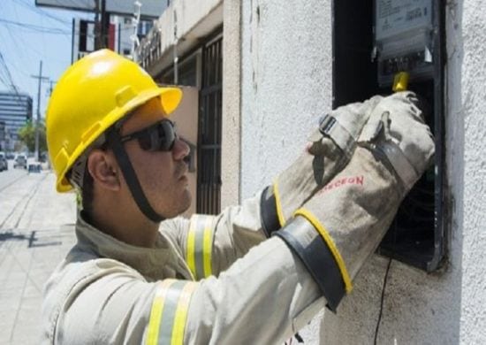 Aneel mantém proibição de corte de energia para baixa renda