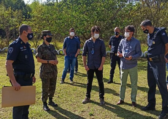 Prefeito Guti prestigia treinamento de tiro com novas armas da GCM