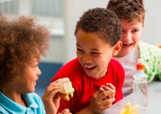 Governo de SP paga a quarta parcela do benefício Merenda em Casa para estudantes