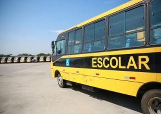 Governo de SP suspende cobrança de taxa de vans escolares na pandemia