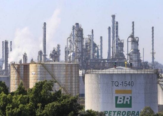Petrobras anuncia reajuste de 5% no preço da gasolina vendida nas refinarias