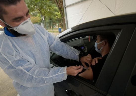 Drive-thru no Bosque Maia é opção para quem ainda não se vacinou contra a gripe