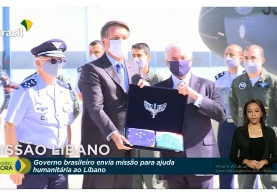 Em Guarulhos, Bolsonaro acompanha partida de Temer rumo ao Líbano