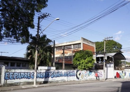 Governo de SP dá autonomia a municípios para seguir plano de volta às aulas