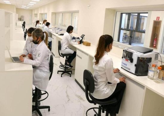 Pesquisadores desenvolvem tecido capaz de matar o vírus da covid-19