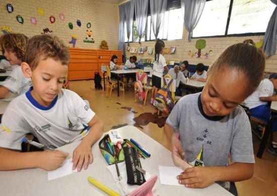 Justiça do Trabalho suspende retorno às aulas presenciais no RJ