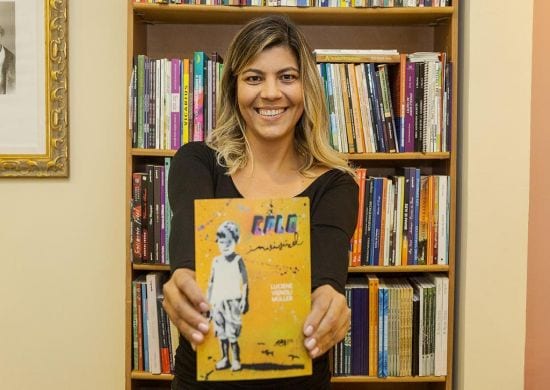 DAS RUAS ÀS BIBLIOTECAS: empresária supera drama familiar e escreve livro de autoficção
