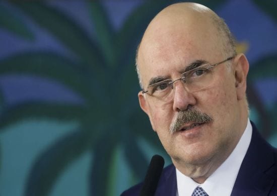 Ministro da Educação declara que por ele aulas voltariam amanhã