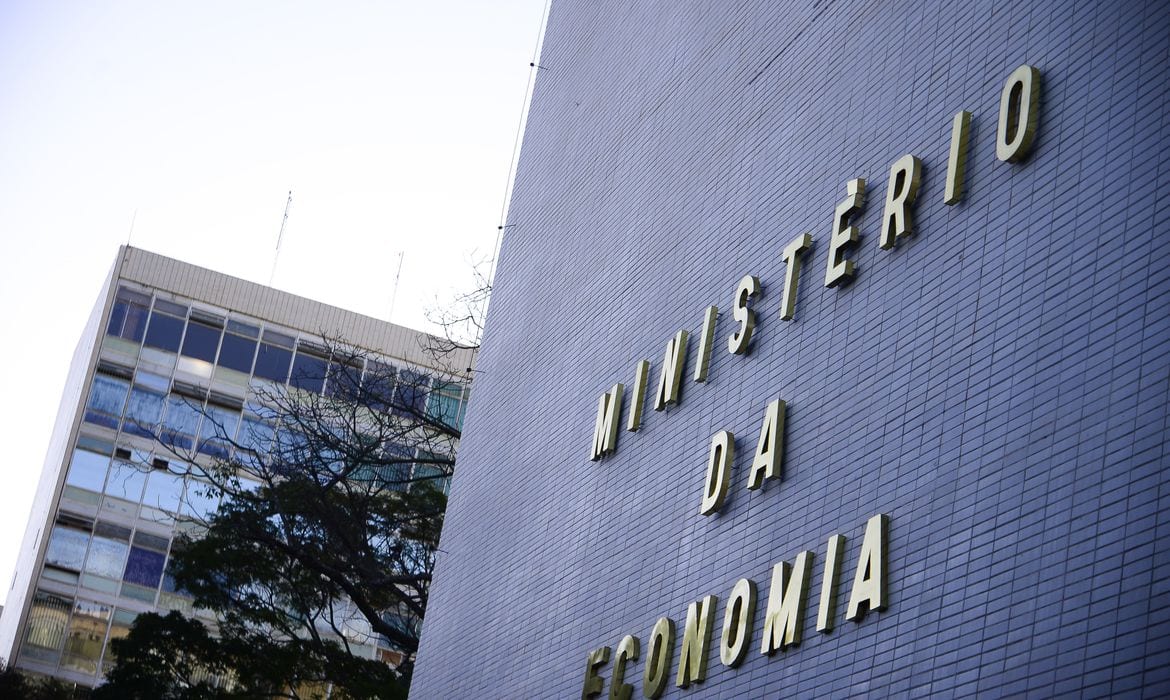 Governo autoriza IBGE a contratar 6,5 mil profissionais para pesquisa