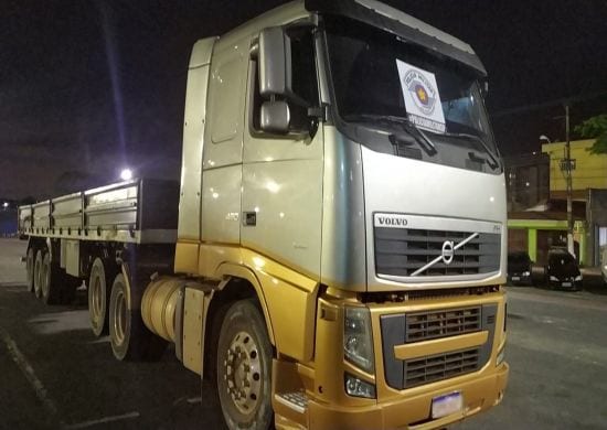 Em Suzano, PM recupera caminhão que havia sido roubado em Guarulhos