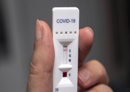 Brasil vai exigir teste negativo de covid-19 para entrada no país