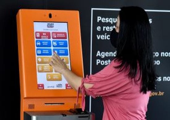 Totens de autoatendimento permitem solicitação de RG sem ir ao Poupatempo