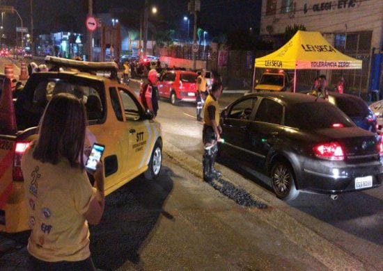 Secretaria de Transportes analisa usar teste de saliva nas blitze da Lei Seca