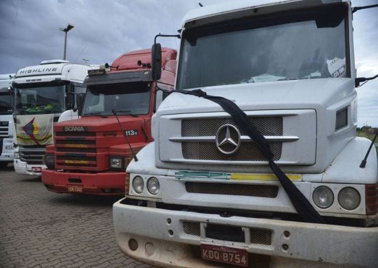 Governo zera imposto de importação de pneus para transporte de cargas