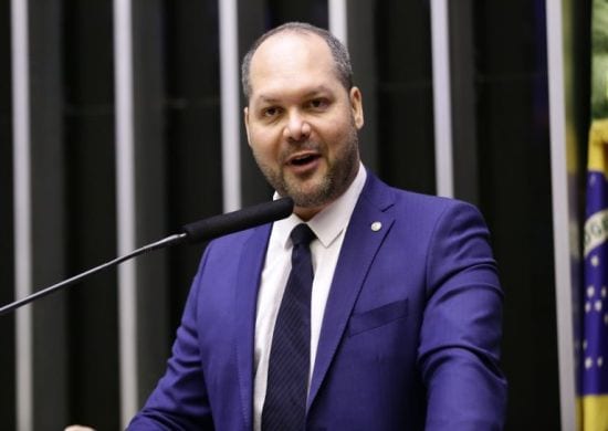 Deputado propõe acabar com uso obrigatório de máscaras no País