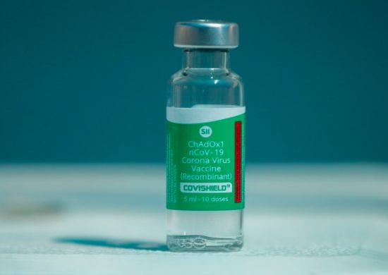 Brasil recebe 2 milhões de doses de vacinas da Índia nesta terça-feira(23)