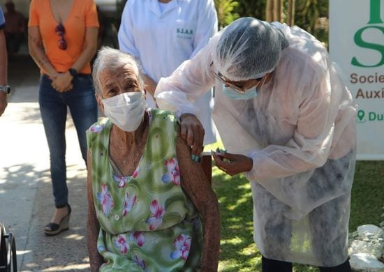 João Doria decreta multa de até R$ 98 mil para fura-fila da vacina em SP