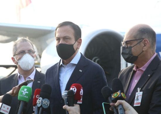 Doria acompanha chegada de insumos da Coronavac em Guarulhos nesta quinta(04)