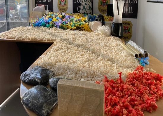 Polícia apreende 17,3 mil porções de drogas em “casa bomba” no Pimentas