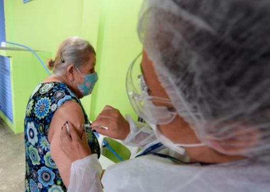 Guarulhos começa a vacinar idosos de 72 anos ou mais nesta sexta-feira