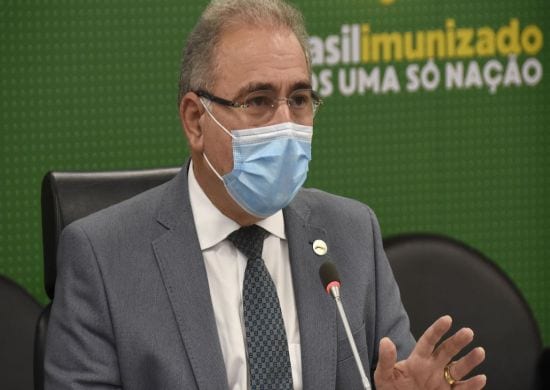 Ministro da saúde diz que inclusão de novos grupos na vacinação atrapalha o PNI