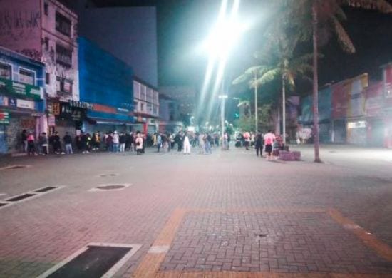 GCM dispersa festa no calçadão da rua D. Pedro II com 300 pessoas