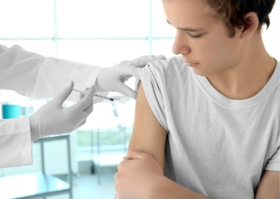 Estado de SP suspende calendário de vacinação de adolescentes contra Covid