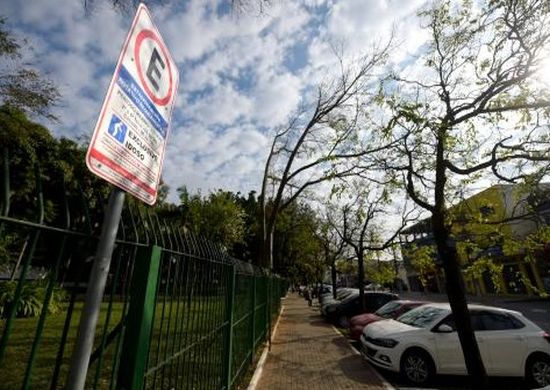 Comissão de Trânsito aprova “disque denúncia” para vagas especiais de estacionamento ocupadas ilegalmente
