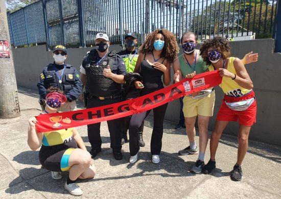 Guarulhos promove ação em passarela para alertar sobre travessia segura