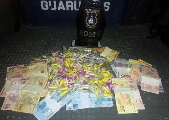 Jovem é apreendido com 314 unidades de drogas no Jardim Bananal