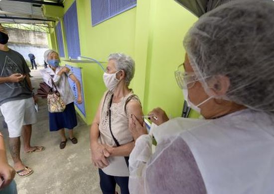 Guarulhos vacinará idosos de 85 anos ou mais com a 3ª dose a partir de segunda-feira