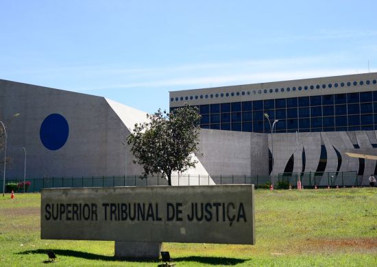 STJ firma entendimento de que ter item de cultivo de maconha para uso pessoal não é crime