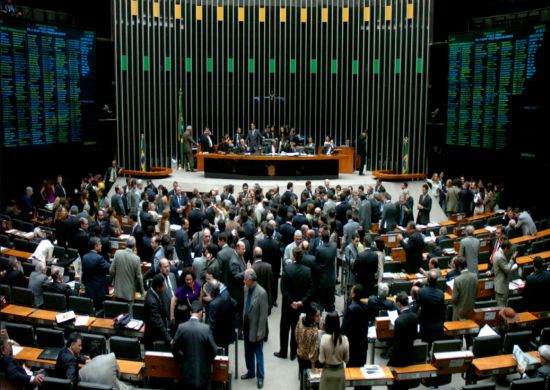 Câmara aprova texto que exige comprovação de má-fé para punir políticos