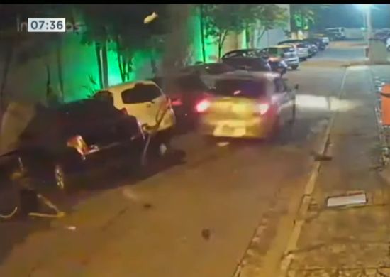 VÍDEO – Motorista com sinais de embriaguez arrasta portão de condomínio em Guarulhos