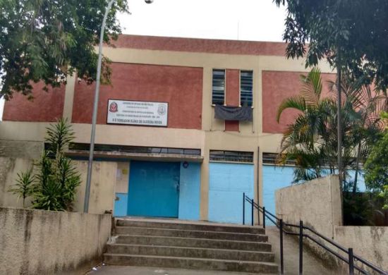 Escolas estaduais de Guarulhos e SP estão fechadas por falta de limpeza