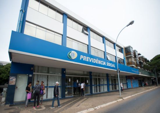 Prova de vida do INSS é suspensa até fim do ano