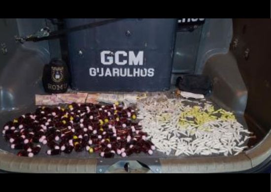 GCM flagra suspeitos de tráfico de drogas no Cocaia