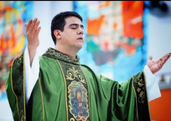Polícia Federal pede prisão preventiva do padre Robson de Oliveira