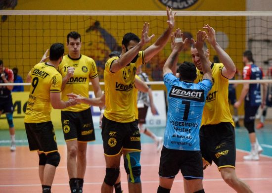 Vedacit Vôlei Guarulhos faz homenagem à Marília Mendonça em vitória contra o Blumenau