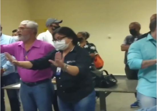 Sem receber salários, funcionários do Hospital Pimentas se revoltam